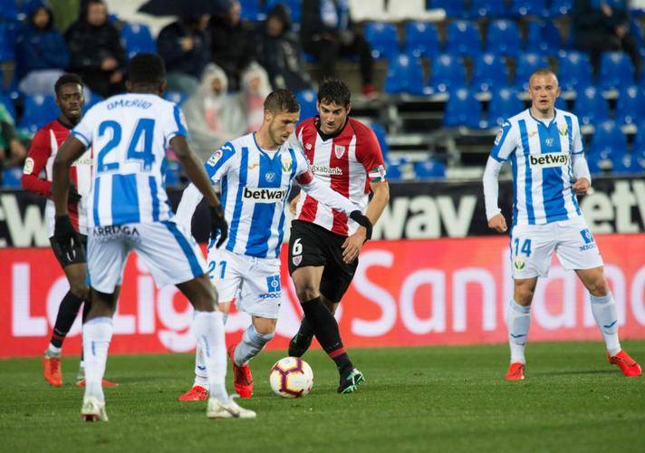 西甲焦点战：奥萨苏纳 VS 塞维利亚，状态与战术的激烈碰撞​